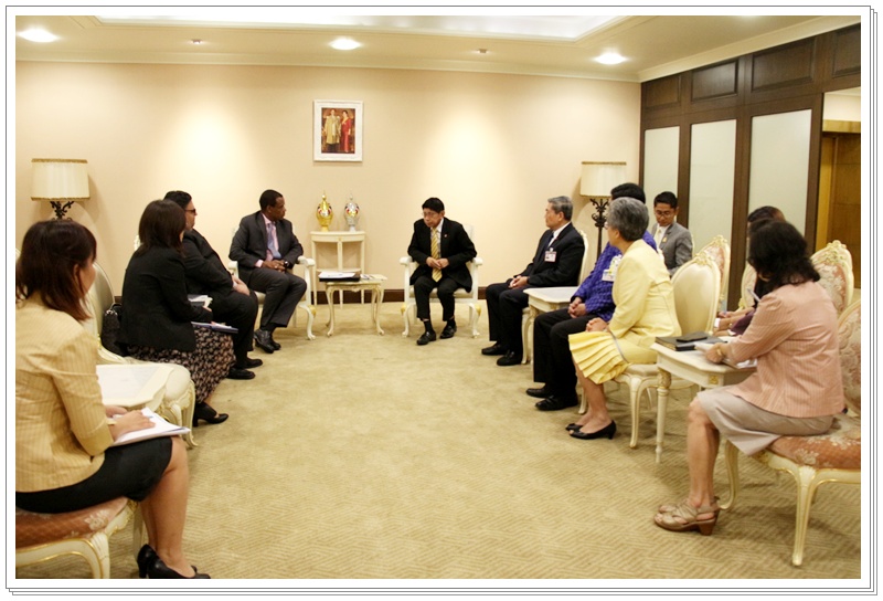﻿กรมบังคับคดี และ ก.พ.ร. นำคณะผู้แทน World Bank เข้าเยี่ยมคาราวะรองนายกรัฐมนตรี ดร.วิษณุ เครืองาม 